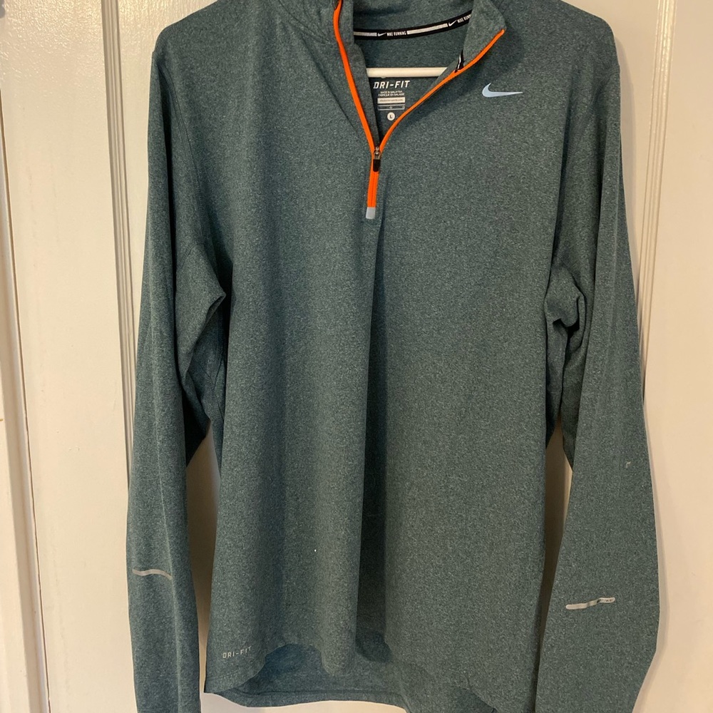 Gently used Nike quarter zip men’s size large!
